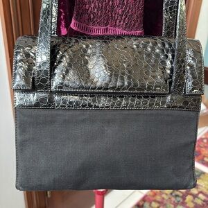 Salvatore Ferragamo  shoulder bag Croc pattern patent leather/canvas
Black GUC